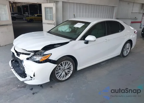 2018 Toyota Camry Xle z USA, uszkodzony, nr VIN 4T1B11HK3JU057316